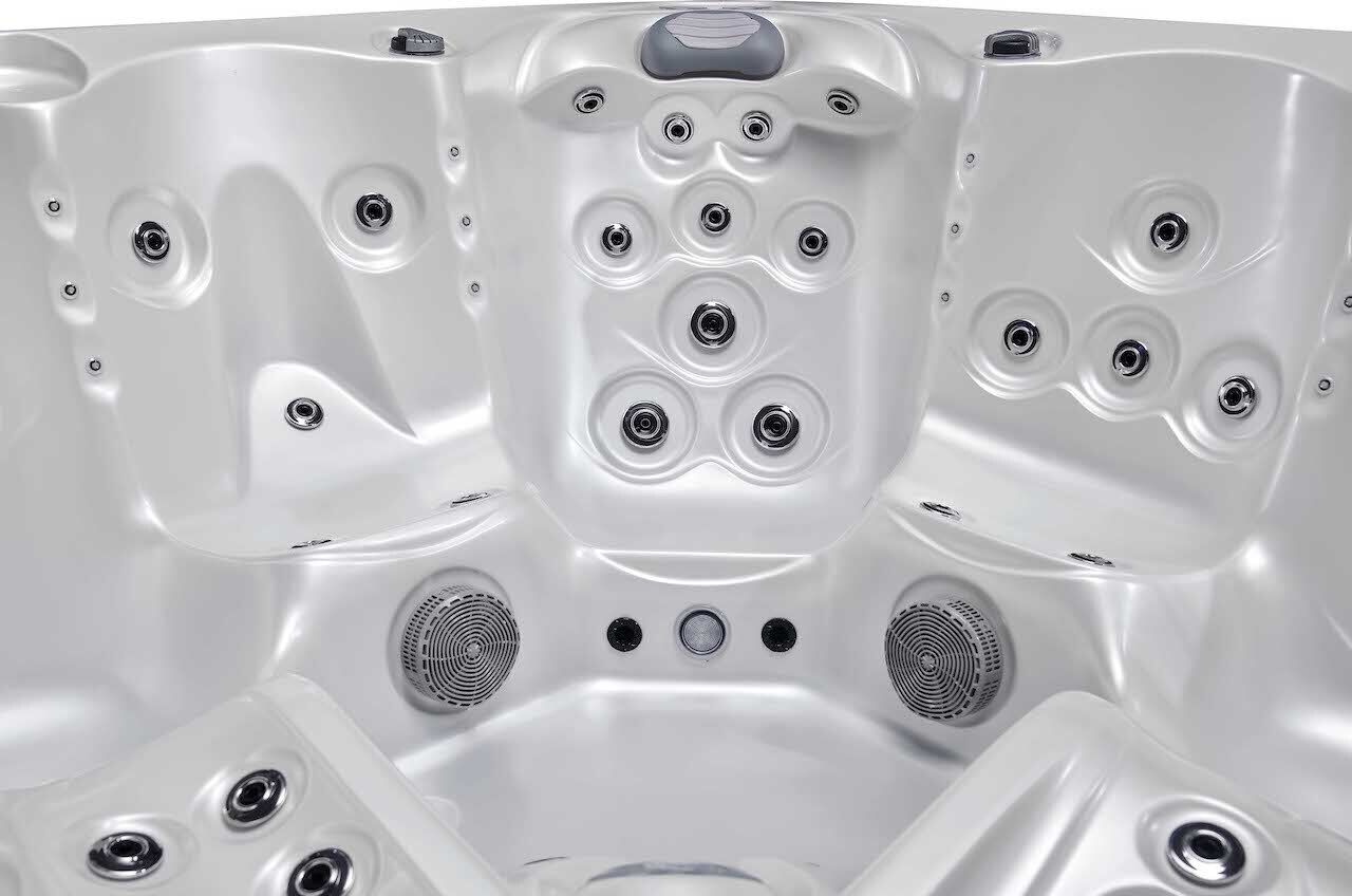 Outdoor Whirlpool London 