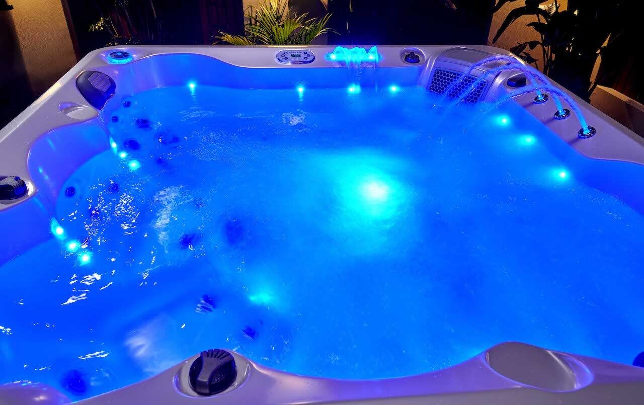 Outdoor Whirlpool London 